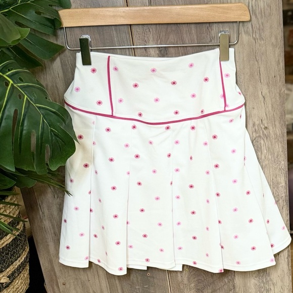Nanette Lepore Pants - NWT Nanette Lepore White Tennis Skirt Skort w Hot Pink Sunbursts Size Small